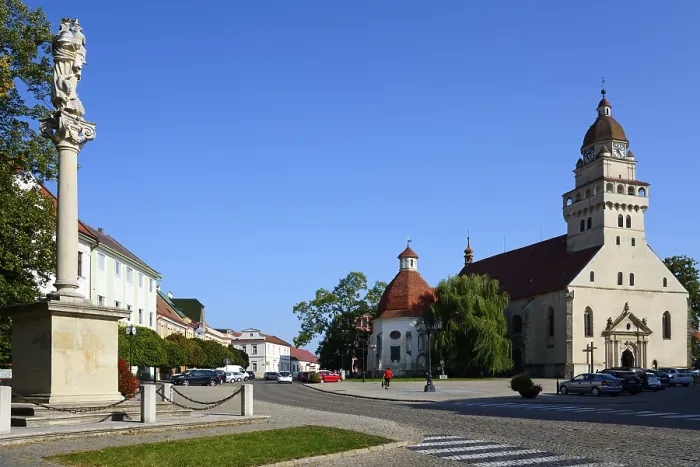 Gerahmter Druck : Platz mit einer Statue im Vordergrund. Gerahmter Druck : Platz mit einer Statue im Vordergrund.