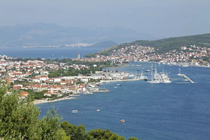 Gerahmter Druck : Trogir-Landschaft, Split im Hintergrund. Gerahmter Druck : Trogir-Landschaft, Split im Hintergrund.