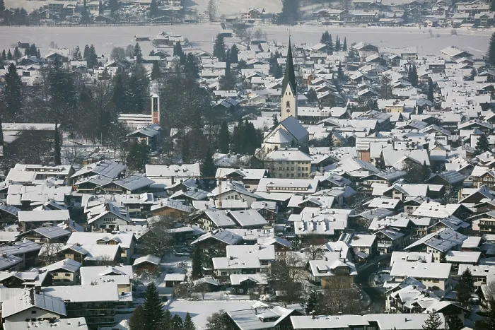 Gerahmter Druck : Ortschaft im Winter, Oberstdorf. Gerahmter Druck : Ortschaft im Winter, Oberstdorf.