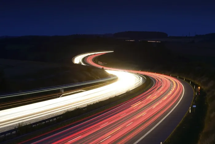 Gerahmter Druck : Spuren des Lichts auf der A9 Autobahn.