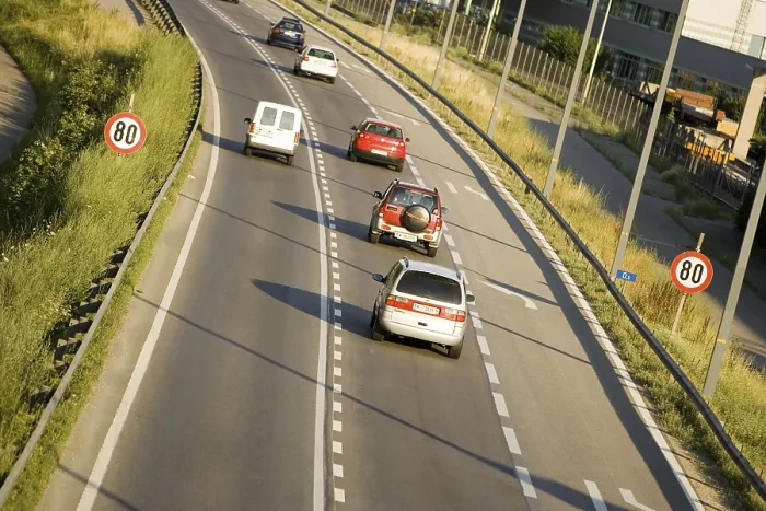 Gerahmter Druck : Verkehr auf der Autobahn. Gerahmter Druck : Verkehr auf der Autobahn.