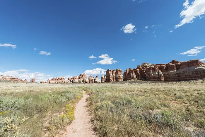 Gerahmter Druck : Durchquerung des Trail Duch durch Gebilde im Needles District Gerahmter Druck : Durchquerung des Trail Duch durch Gebilde im Needles District