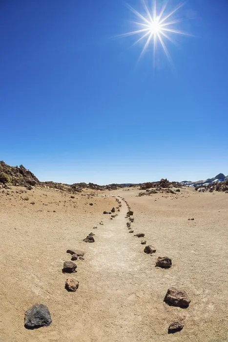 Gerahmter Druck : Wanderweg durch vulkanische Landschaft. Gerahmter Druck : Wanderweg durch vulkanische Landschaft.
