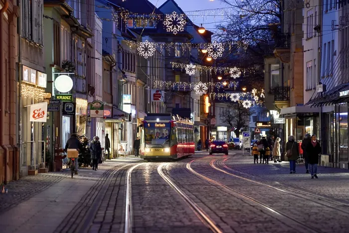 Gerahmter Druck : Straßenbahn auf der Pfinztalstraße Gerahmter Druck : Straßenbahn auf der Pfinztalstraße