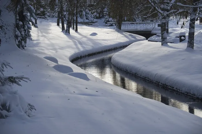 Gerahmter Druck : Ruhiges Winterbild mit einem kleinen. Gerahmter Druck : Ruhiges Winterbild mit einem kleinen.