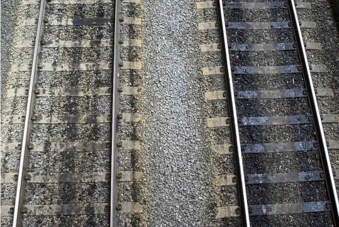 Gerahmter Druck : Zwei parallele Eisenbahnen. Gerahmter Druck : Zwei parallele Eisenbahnen.