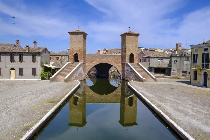 Gerahmter Druck : Brücke Trepponti, Comacchio, Emilia-Romagna, Italien Gerahmter Druck : Brücke Trepponti, Comacchio, Emilia-Romagna, Italien