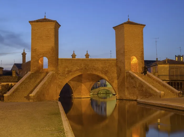 Gerahmter Druck : Brücke Trepponti am Abend Gerahmter Druck : Brücke Trepponti am Abend