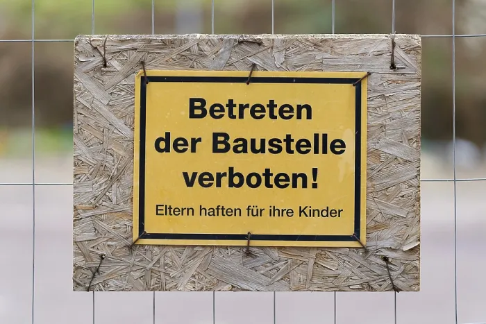 Gerahmter Druck : Bleib vom Baustellenbereich fern. Gerahmter Druck : Bleib vom Baustellenbereich fern.