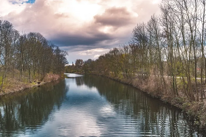 Gerahmter Druck : Als Nebenfluss zur Leine. Gerahmter Druck : Als Nebenfluss zur Leine.