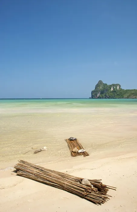 Gerahmter Druck : Tropischer Strand in Ko Phi Phi, Thailand. Gerahmter Druck : Tropischer Strand in Ko Phi Phi, Thailand.