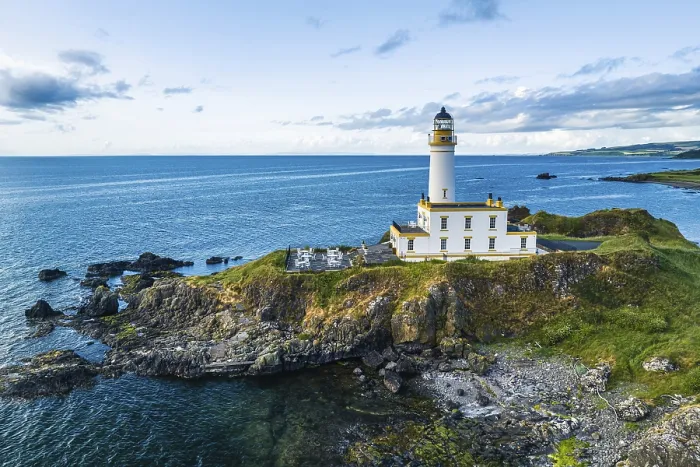 Gerahmter Druck : Turnberry Leuchtturm aus einer Drohne. Gerahmter Druck : Turnberry Leuchtturm aus einer Drohne.