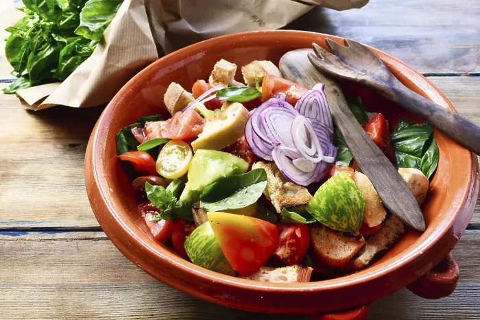 Gerahmter Druck : Toskanischer Brotsalat Gerahmter Druck : Toskanischer Brotsalat