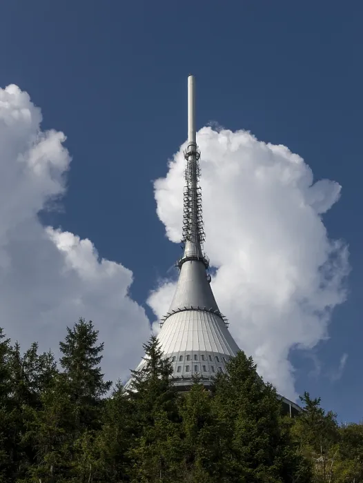 Gerahmter Druck : Fernsehturm und Hotel Jestěd