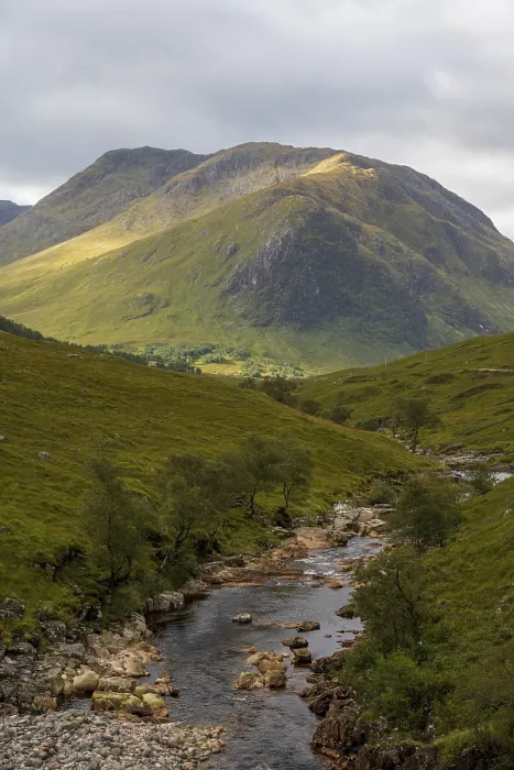 Gerahmter Druck : Typisches Landschaftsbild, River Etive. Gerahmter Druck : Typisches Landschaftsbild, River Etive.