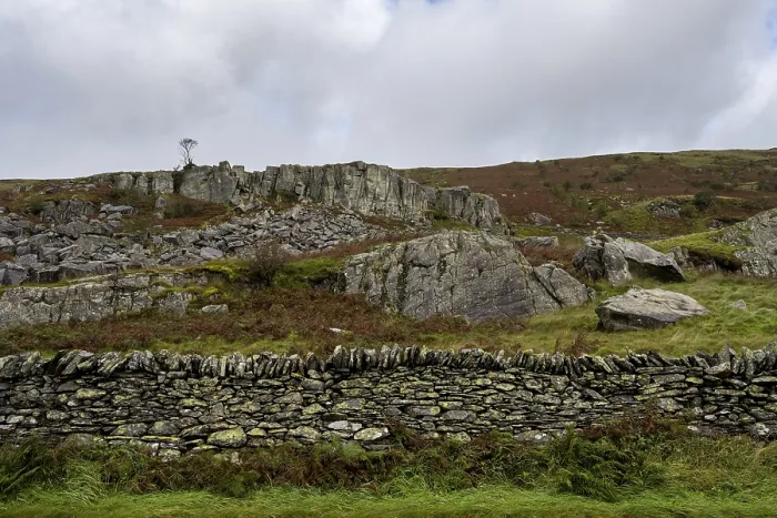 Gerahmter Druck : Typisches Landschaftsbild mit Steinmauer. Gerahmter Druck : Typisches Landschaftsbild mit Steinmauer.