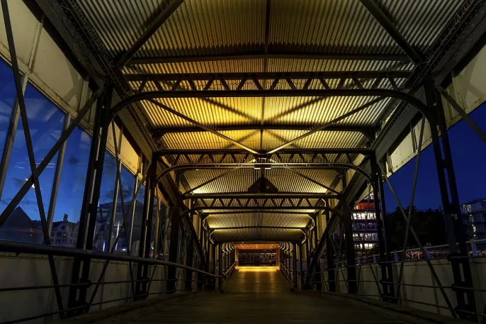 Gerahmter Druck : Überseebrücke im Abendlicht. Gerahmter Druck : Überseebrücke im Abendlicht.