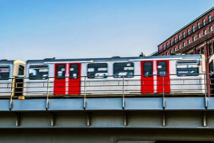 Gerahmter Druck : Unterirdische Bahn Gerahmter Druck : Unterirdische Bahn