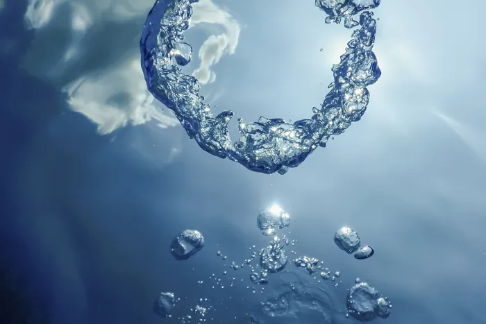 Gerahmter Druck : Unterwasserluftblasen mit Sonnenlicht. Gerahmter Druck : Unterwasserluftblasen mit Sonnenlicht.