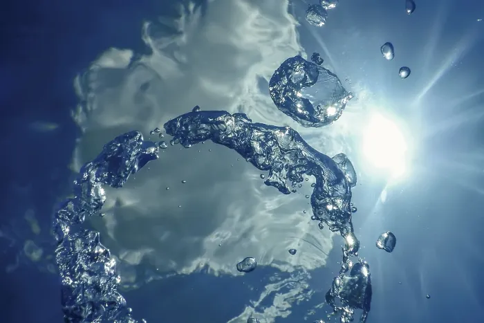 Gerahmter Druck : Unterwasserluftblasen mit Sonnenlicht. Gerahmter Druck : Unterwasserluftblasen mit Sonnenlicht.