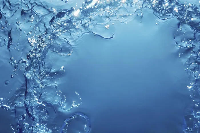 Gerahmter Druck : Unterwasserbläschen mit Sonnenlicht. Gerahmter Druck : Unterwasserbläschen mit Sonnenlicht.