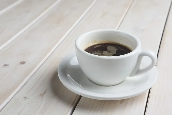 Gerahmter Druck : Unvollendeter Kaffee auf dem Tisch. Gerahmter Druck : Unvollendeter Kaffee auf dem Tisch.