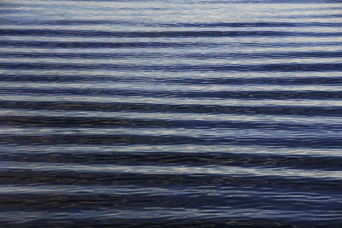 Gerahmter Druck : Einheitliche Wasserwellen, Reflexion. Gerahmter Druck : Einheitliche Wasserwellen, Reflexion.