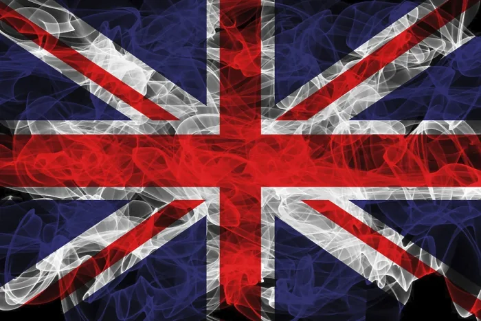 Gerahmter Druck : Union Jack Rauchflagge auf schwarzem Hintergrund