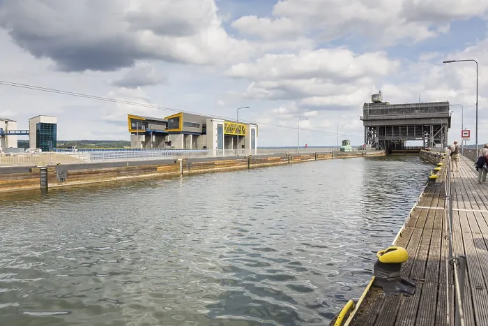 Gerahmter Druck : Oberer Zugangsweg vom Oder-Havel-Kanal. Gerahmter Druck : Oberer Zugangsweg vom Oder-Havel-Kanal.