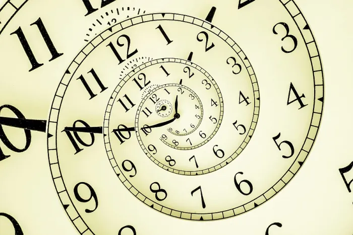 Gerahmter Druck : Ein Detail einer verwendeten mechanischen Uhr mit hypnotischem Quadranten.