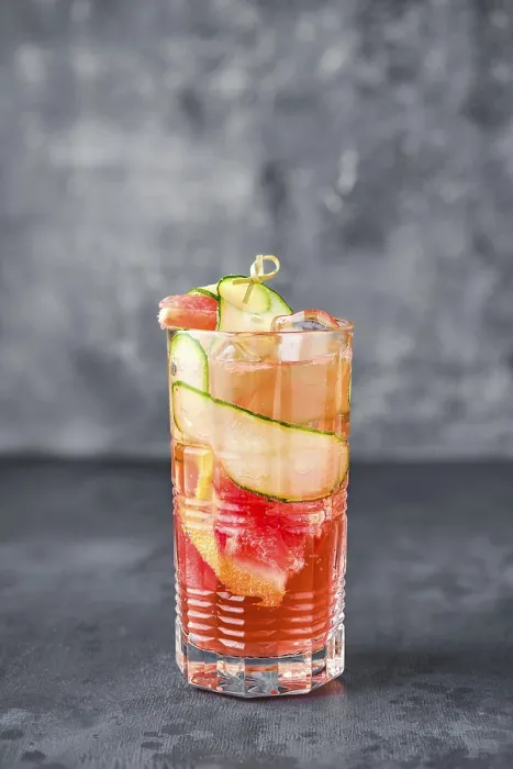 Gerahmter Druck : Variation eines alkoholischen Cocktail mit Vodka.
