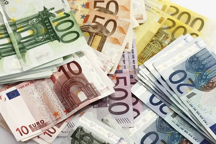 Gerahmter Druck : Verschiedene Euro-Noten, Vollformat. Gerahmter Druck : Verschiedene Euro-Noten, Vollformat.