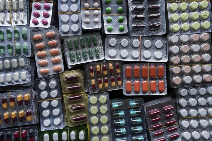 Gerahmter Druck : Verschiedene Tabletten in Blisterpackung. Gerahmter Druck : Verschiedene Tabletten in Blisterpackung.