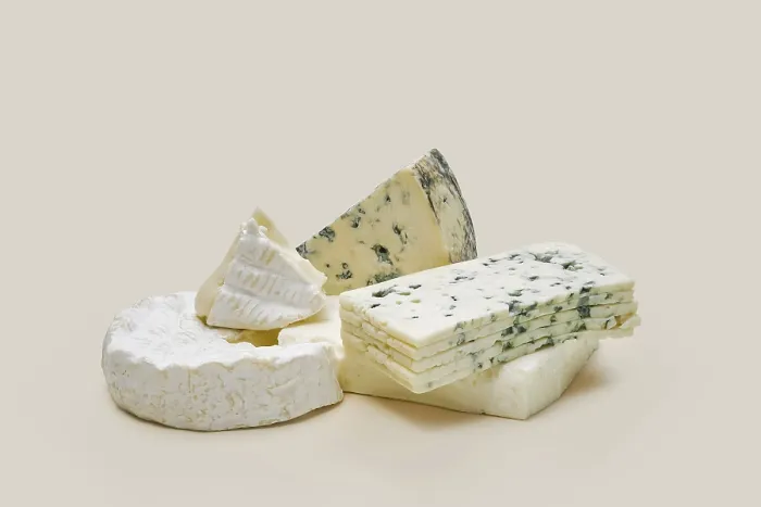 Gerahmter Druck : Verschiedene Arten von Blauschimmelkäse. Gerahmter Druck : Verschiedene Arten von Blauschimmelkäse.
