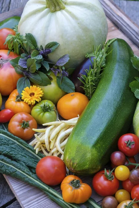 Gerahmter Druck : Verschiedene Gemüse, Zucchinis. Gerahmter Druck : Verschiedene Gemüse, Zucchinis.