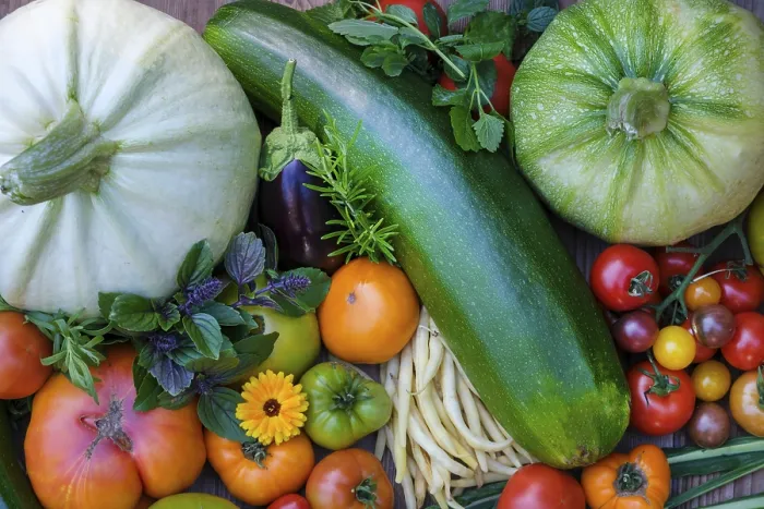 Gerahmter Druck : Verschiedene Gemüse, Zucchinis. Gerahmter Druck : Verschiedene Gemüse, Zucchinis.