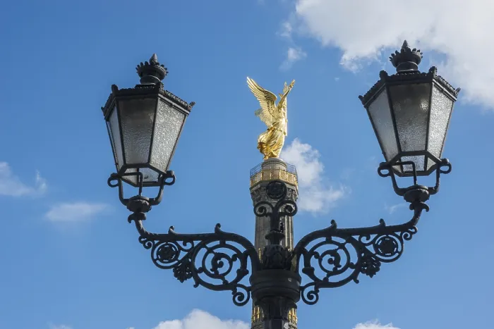 Gerahmter Druck : Siegessäule hinter einem schönen. Gerahmter Druck : Siegessäule hinter einem schönen.