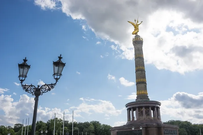 Gerahmter Druck : Siegessäule neben einem schönen. Gerahmter Druck : Siegessäule neben einem schönen.
