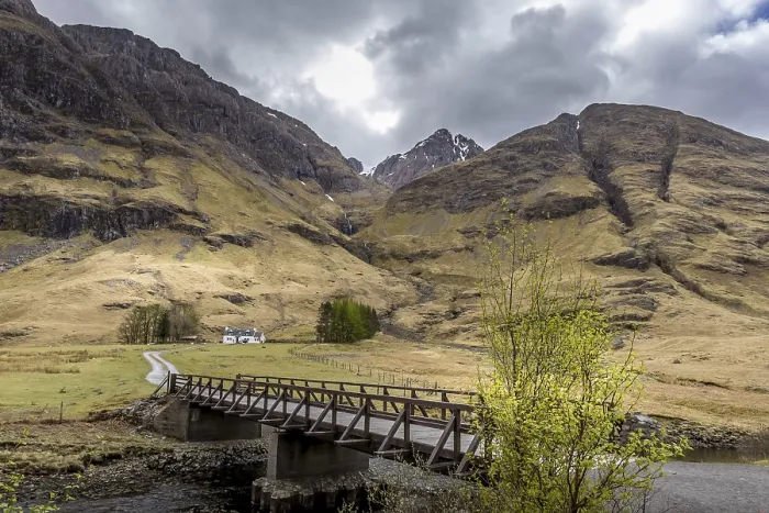 Gerahmter Druck : Ein Blick auf Achnambeithach Cottage Glencoe. Gerahmter Druck : Ein Blick auf Achnambeithach Cottage Glencoe.