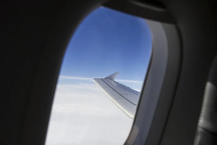 Gerahmter Druck : Blick aus dem Flugzeugfenster. Gerahmter Druck : Blick aus dem Flugzeugfenster.