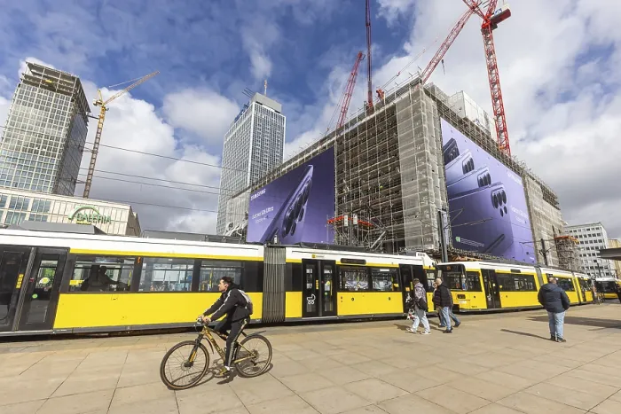 Gerahmter Druck : Blick auf den Alexanderplatz in Berlin. Gerahmter Druck : Blick auf den Alexanderplatz in Berlin.