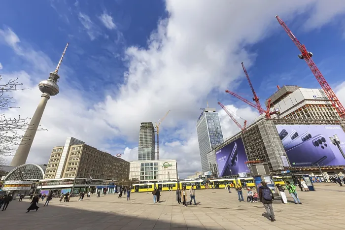 Gerahmter Druck : Blick auf den Alexanderplatz in Berlin. Gerahmter Druck : Blick auf den Alexanderplatz in Berlin.