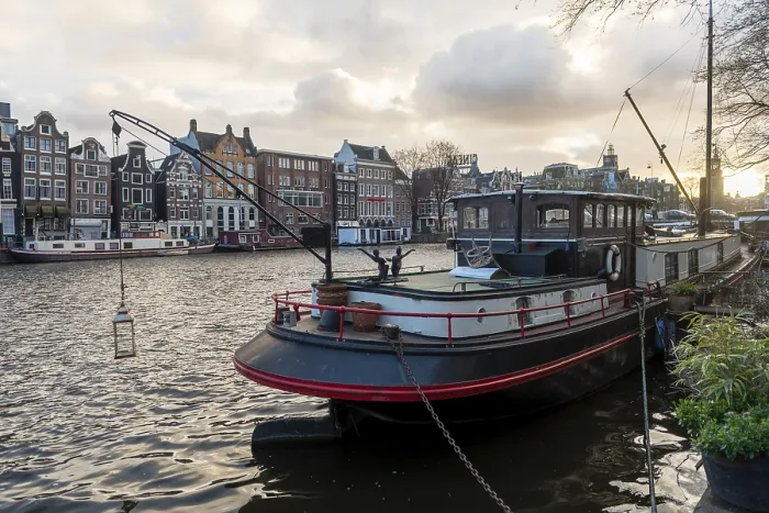 Gerahmter Druck : Blick über die Amstel bei Abendlicht. Gerahmter Druck : Blick über die Amstel bei Abendlicht.
