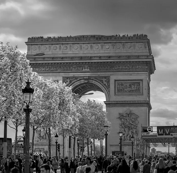 Gerahmter Druck : Blick auf den Arc de Triomphe von der Champs Elysées aus. Gerahmter Druck : Blick auf den Arc de Triomphe von der Champs Elysées aus.