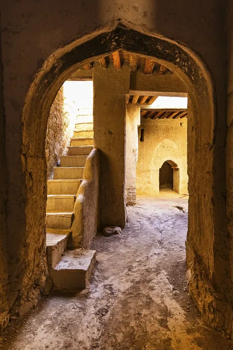 Gerahmter Druck : Blick in eine gewölbte Kuppel mit Treppen. Gerahmter Druck : Blick in eine gewölbte Kuppel mit Treppen.