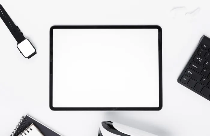 Gerahmter Druck : Oberansicht-Anordnung mit Tablet. Gerahmter Druck : Oberansicht-Anordnung mit Tablet.