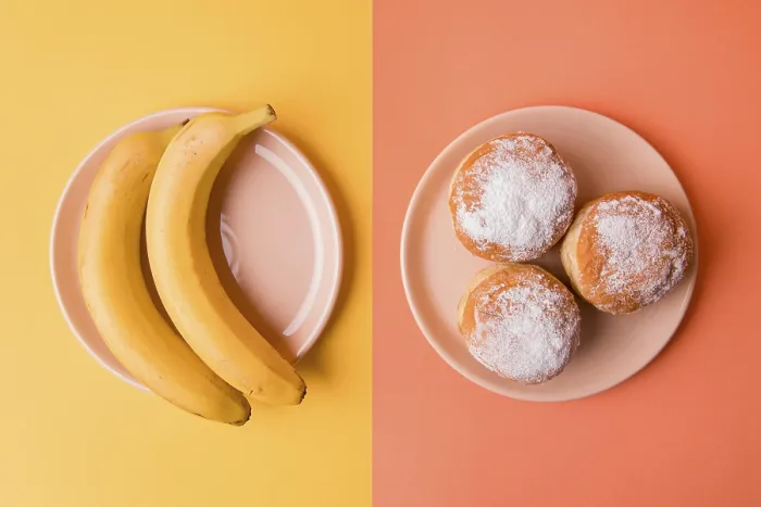 Gerahmter Druck : Obenansicht Bananen Donuts Gerahmter Druck : Obenansicht Bananen Donuts