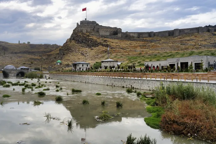 Gerahmter Druck : Blick über das Schloss, Kars, Türkei. Gerahmter Druck : Blick über das Schloss, Kars, Türkei.