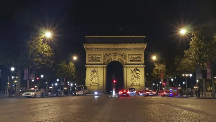 Gerahmter Druck : Blick entlang der Champs Elysées auf das Arc de Triomphe. Gerahmter Druck : Blick entlang der Champs Elysées auf das Arc de Triomphe.