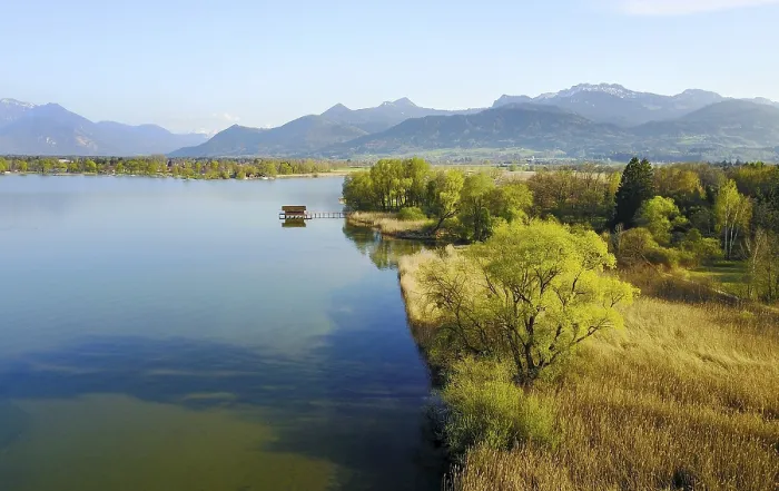 Gerahmter Druck : Blick auf den Chiemsee mit Voralpen. Gerahmter Druck : Blick auf den Chiemsee mit Voralpen.